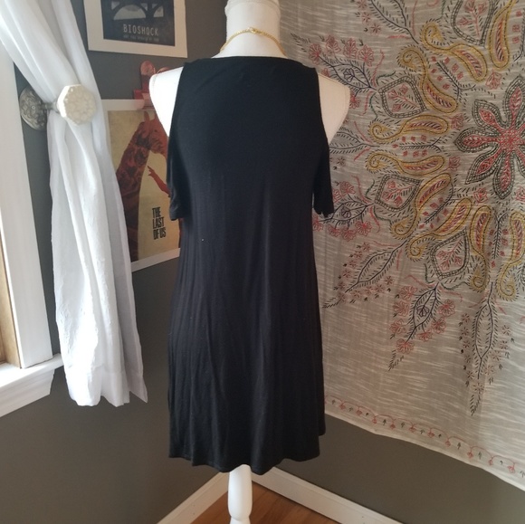 Abercrombie and Fitch cold shoulder dress - Picture 4 of 5